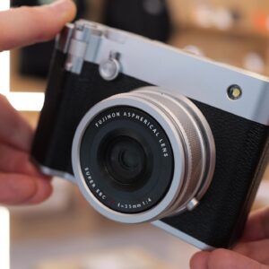 Fujifilm GFX100RF review : first looks with 102MP compact!